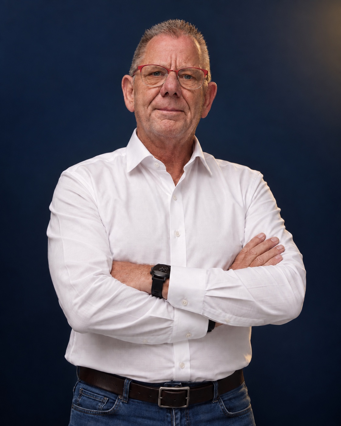 Paul Verbunt, serieus en met de armen over elkaar